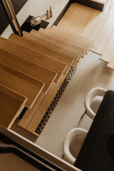 Luxe loft in oude textielfabriek met maatwerk keuken en designtrap