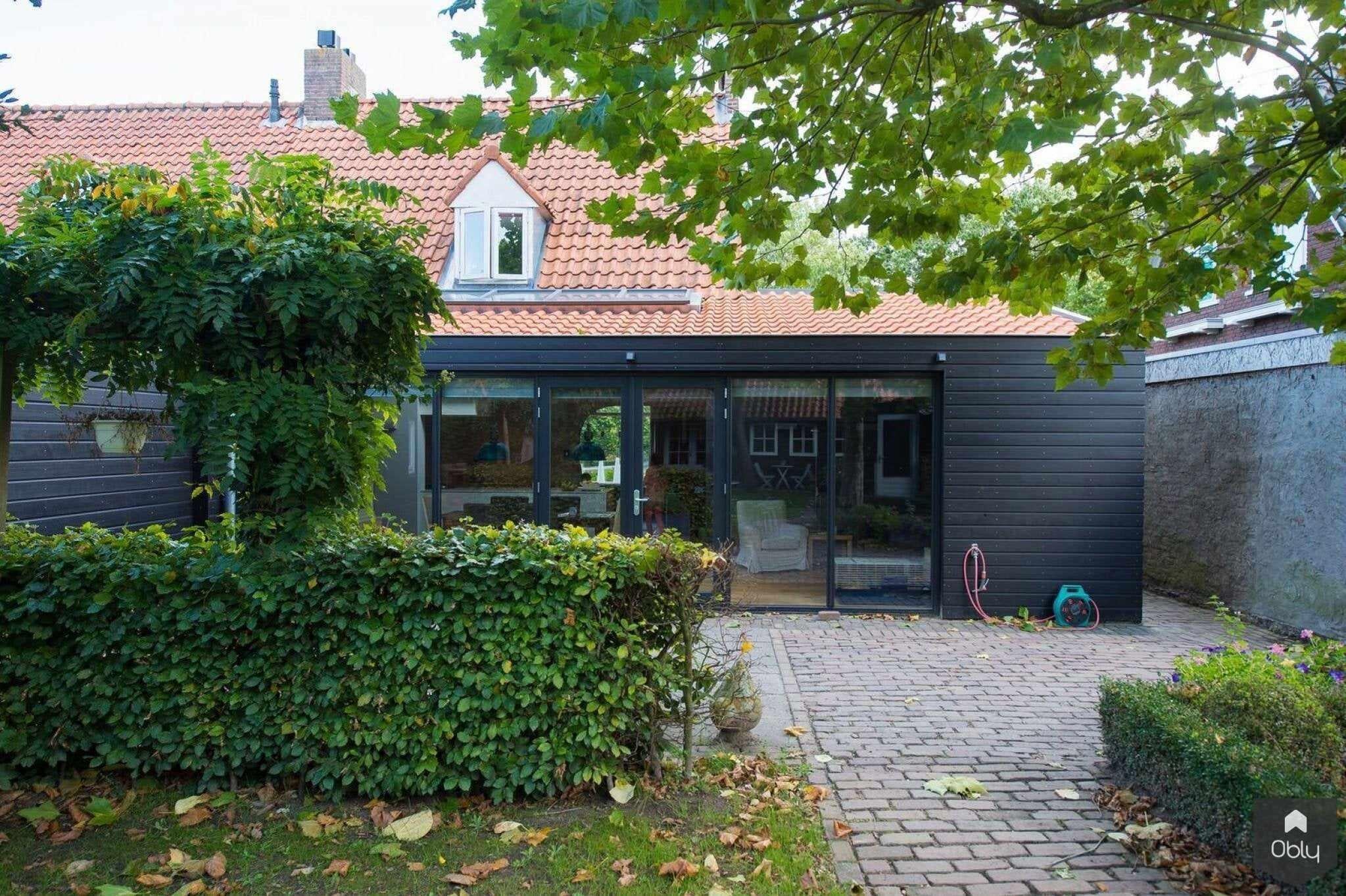 Aanbouw zwarte rabatdelen-De Goede Bouw-aanbouw woning,alle,duurzame gevel,gevelbekleding hout,HSB aanbouw,moderne aanbouw,woning uitbreiding,Woonkamer,zwarte rabatdelen-OBLY