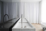 Badkamer ensuite in rijksmonument met Carrara marmer en smoked glass-Studio Niels-alle,Ambachtelijk detail,Badkamer,Carrara marmer,HI-MACS,Monumentaal,Rijksmonument,Smoked glass-Badkamer ensuite in rijksmonument | Studio Niels-OBLY