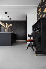 Beton ciré vloer-Willem Designvloeren B.V.-beton cire,beton ciré vloer,betonlook vloer,gietvloer alternatief,grijze vloer,Keuken,keuken vloer,moderne woning,naadloze vloer,onderhoudsvriendelijke vloer,strak interieur-Betonvloer ciré in een grijze kleur-OBLY