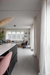 Beton ciré vloer-Willem Designvloeren B.V.-beton cire,beton ciré vloer,betonlook vloer,gietvloer alternatief,grijze vloer,Keuken,keuken vloer,moderne woning,naadloze vloer,onderhoudsvriendelijke vloer,strak interieur-Betonvloer ciré in een grijze kleur-OBLY