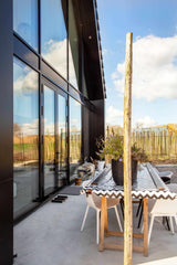 Betonvloer in eclectische nieuwbouwwoning-Willem Designvloeren B.V.-Woonkamer-Gevlinderde woonbetonvloer nieuwbouwwoning-OBLY