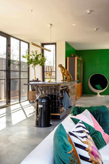 Betonvloer in eclectische nieuwbouwwoning-Willem Designvloeren B.V.-Woonkamer-Gevlinderde woonbetonvloer nieuwbouwwoning-OBLY