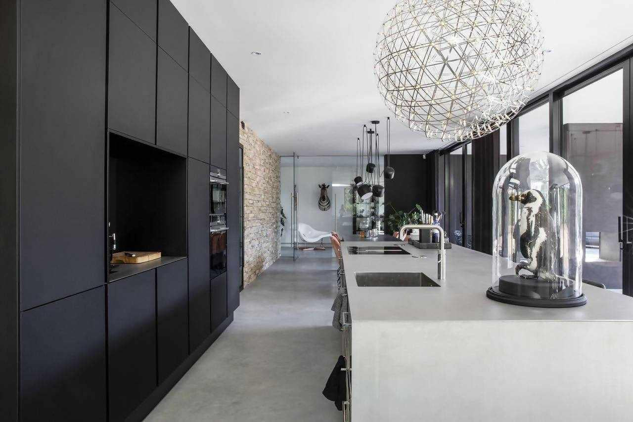 Betonvloer moderne villa-Willem Designvloeren B.V.-beton cire wanden,betonlook vloer,betonvloer terras,design woning,Eetkamer,gevlinderde betonvloer,moderne villa,naadloze vloer,woonbeton-Betonvloer moderne villa-OBLY