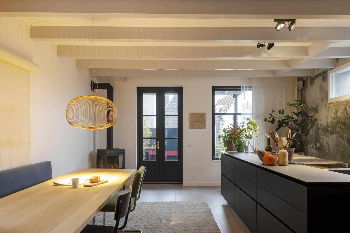Bijzondere stadswoning in hartje Utrecht-Nest-houten balken,industriële uitstraling,Keuken,open ruimte,renovatie,stadswoning,vide,Woonkamer-Bijzondere stadswoning in hartje Utrecht-OBLY