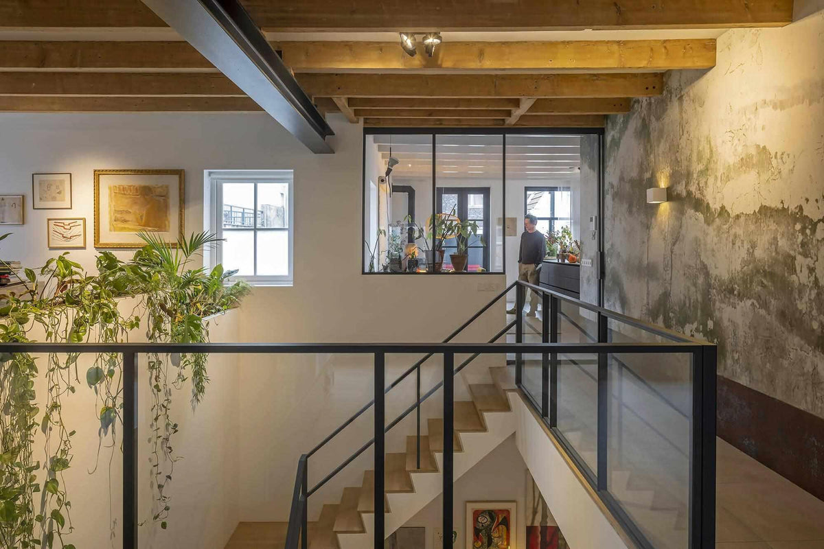 Bijzondere stadswoning in hartje Utrecht-Nest-houten balken,industriële uitstraling,Keuken,open ruimte,renovatie,stadswoning,vide,Woonkamer-Bijzondere stadswoning in hartje Utrecht-OBLY