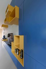 Blauw Interieur hoekwoning-Huisvanbinnen-blauw,blauw maatwerk interieur,blauwe hoekwoning,compacte woning inspiratie,design woonkamer,interieur,kleurrijk interieurdesign,moderne woonkamer blauw,stijlvolle woondecoratie,Woonkamer-Blauw interieur hoekwoning-OBLY