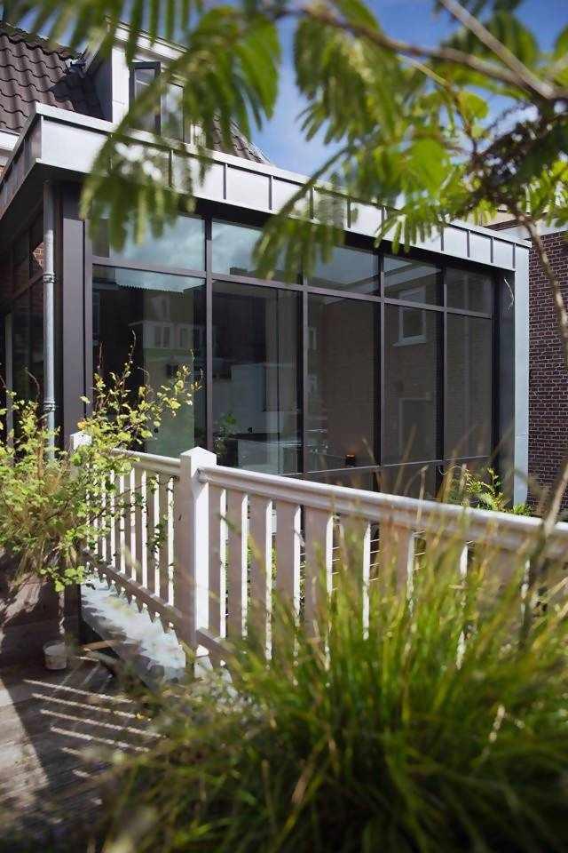 Bovenwoning met verbinding tot tuin-Richèl Lubbers Architecten-Aanbouw,bovenwoning,dubbele hoogte,glazen pui,serre,stedelijke woning,tuinverbinding,Woonkamer-OBLY
