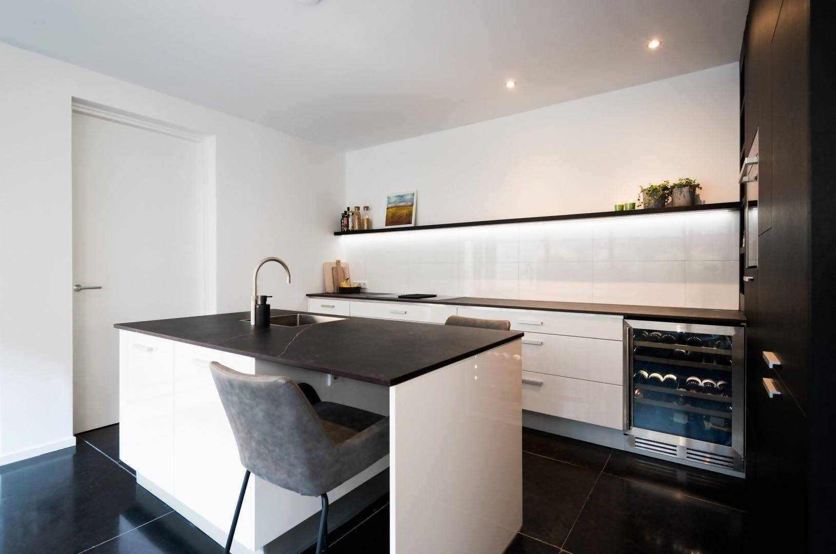 Complete inrichting in appartement-Hout en Vorm-alle,Keuken,Woonkamer-Complete inrichting in appartement-OBLY