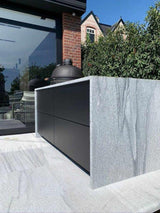 Design buitenkeuken natuurstenen werkblad-COOXS-alle,buiten koken in luxe tuin,buitenkeuken met natuurstenen werkblad,compacte buitenkeuken met barbecue,design buitenkeuken,exclusieve buitenruimte,luxe tuin met buitenkeuken,moderne buitenkeuken inspiratie,strakke wellness tuin-Design buitenkeuken natuurstenen werkblad-OBLY