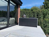 Design buitenkeuken natuurstenen werkblad-COOXS-alle,buiten koken in luxe tuin,buitenkeuken met natuurstenen werkblad,compacte buitenkeuken met barbecue,design buitenkeuken,exclusieve buitenruimte,luxe tuin met buitenkeuken,moderne buitenkeuken inspiratie,strakke wellness tuin-Design buitenkeuken natuurstenen werkblad-OBLY