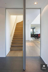 Donkere plankenvloer brengt warmte in strakke woning-NOBEL Flooring-alle,Woonkamer-OBLY