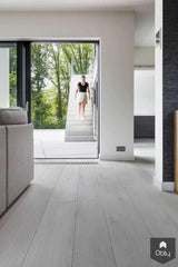 Eiken planken op kamerlengte in moderne woning-NOBEL Flooring-Aanbouw,alle-OBLY