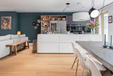 Eiken planken vloer met vloerverwarming-The Woodstore-lichte woonkamer,moderne woonkamer,Woonkamer,woonkamer met grote ramen,woonkamer met houten vloer,woonkamer met open keuken-Eiken planken vloer met vloerverwarming-OBLY
