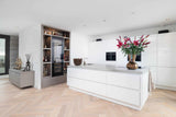 Eiken visgraatvloer in penthouse in purmerend-The Woodstore-alle,lichte woonkamer,moderne woonkamer,ruime woonkamer interieur,Woonkamer,woonkamer met grote ramen,woonkamer met houten vloer-Eiken visgraatvloer in penthouse in purmerend-OBLY