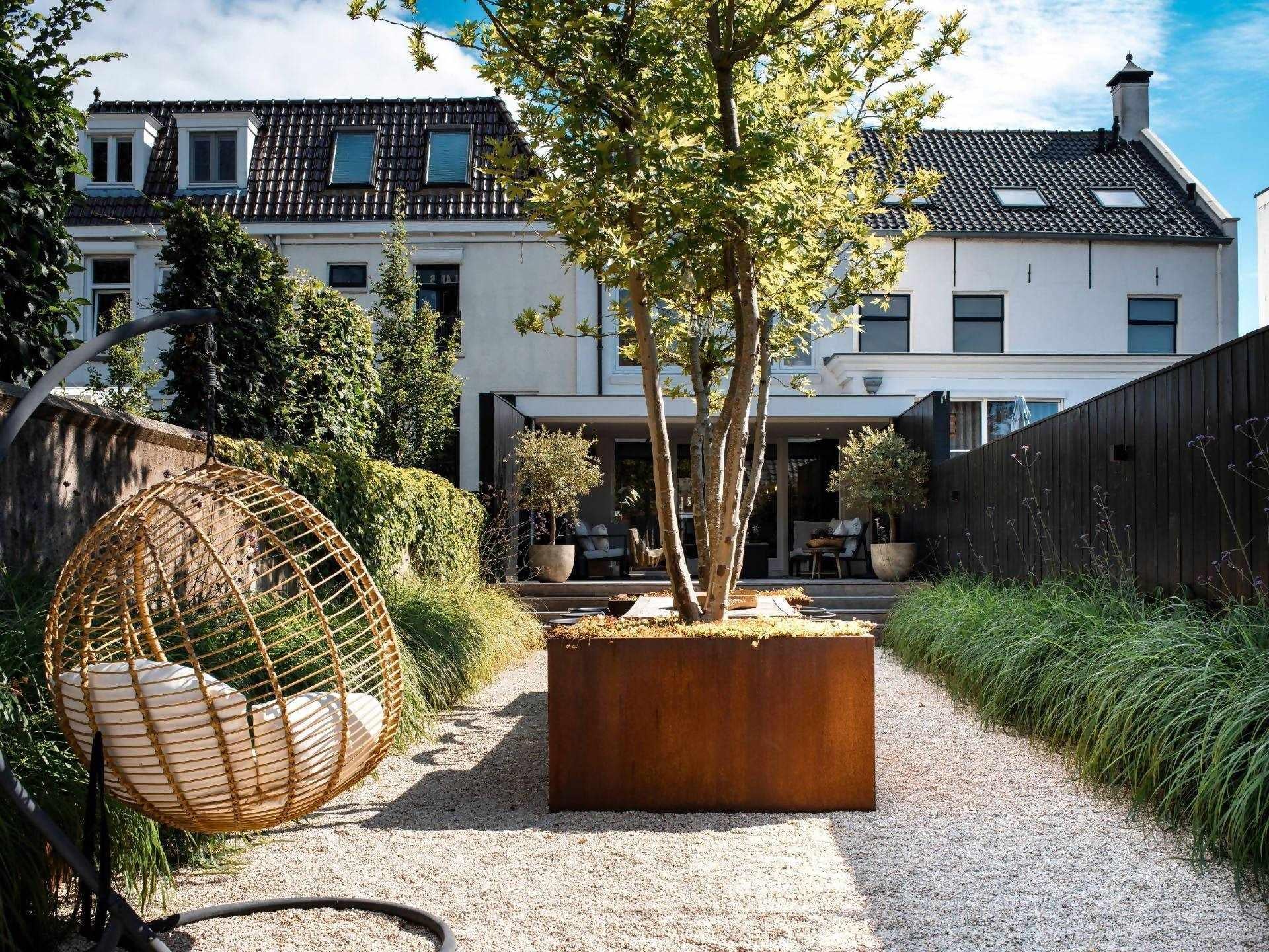 Gerenoveerd poortgebouw in Zevenbergen-Molengraaf Tuinen-alle,cortenstaalbakken,gerenoveerdpoortgebouw,hardhoutenterras,hoogteverschillentuin,meerstammigebomen,moderneachtertuin,strakketuinontwerp,symmetrischetuin,tuinen-Gerenoveerd poortgebouw in Zevenbergen | OBLY.com-OBLY