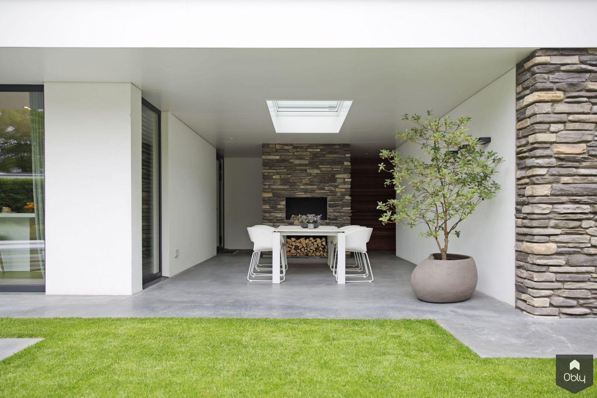 Gevlinderd betonnen terras en oprit-Willem Designvloeren B.V.-alle,beton oprit,beton tuin,betonnen terras,buitenvloer beton,cortenstaal tuin,gevlinderd beton,terras beton,tuin ontwerp,Tuinen-OBLY