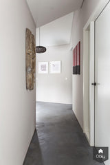 Gevlinderde woonbeton vloer-Willem Designvloeren B.V.-alle,gevlinderde woonbeton vloer,industriële betonvloer design,moderne betonvloer interieur,naadloze betonvloer woning,strakke woonbeton vloer,Woonkamer-OBLY