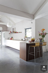 Gevlinderde woonbeton vloer-Willem Designvloeren B.V.-alle,gevlinderde woonbeton vloer,industriële betonvloer design,moderne betonvloer interieur,naadloze betonvloer woning,strakke woonbeton vloer,Woonkamer-OBLY
