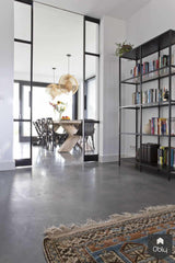 Gevlinderde woonbeton vloer in midden grijs-Willem Designvloeren B.V.-alle,Woonkamer-OBLY