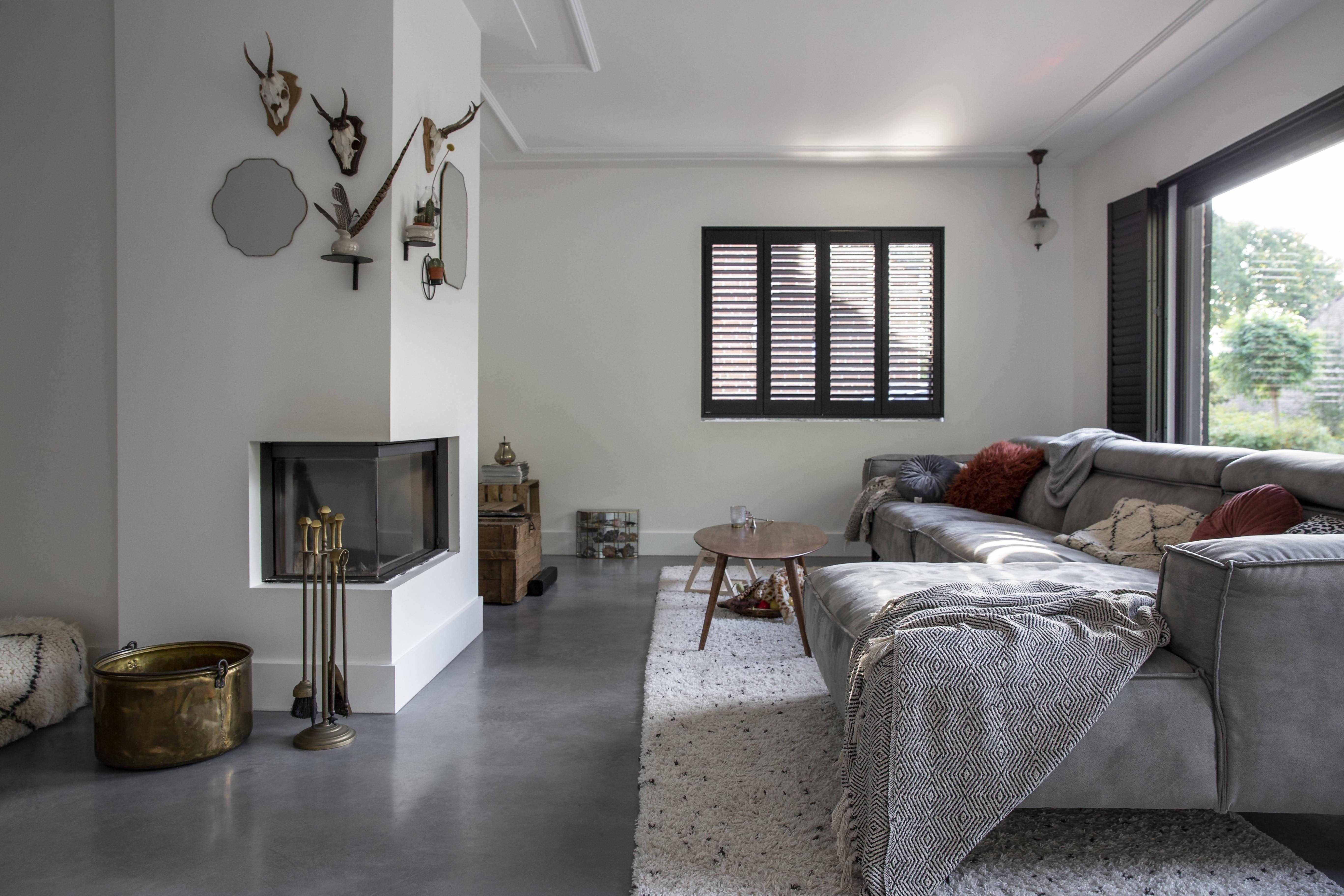 Gevlinderde woonbetonvloer Tilburg-Willem Designvloeren B.V.-betonlook vloer,gevlinderde woonbeton vloer,industriële vloer,minimalistisch interieur vloer,moderne vloerafwerking,naadloze vloer,onderhoudsvriendelijke vloer,rustige vloer,Vloeren,woonbeton vloer-OBLY