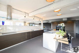 Glazen keuken in penthouse in oude fabriek-Bert van Vlijmen-alle,Keuken-OBLY