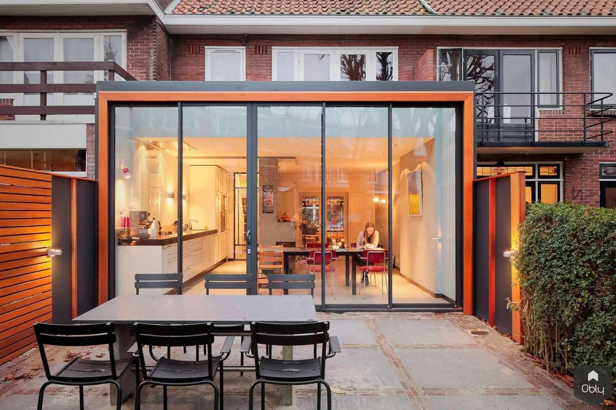 Glazen uitbouw jaren 30 woning-Richèl Lubbers Architecten-Aanbouw,alle,glazen uitbouw,jaren 30 woning,Keuken,lichtinval,open leefruimte,schuifpui,Woonkamer-Glazen uitbouw jaren 30 woning | OBLY.com-OBLY