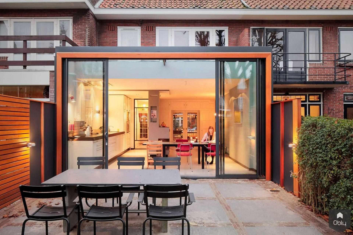 Glazen uitbouw jaren 30 woning-Richèl Lubbers Architecten-Aanbouw,alle,glazen uitbouw,jaren 30 woning,Keuken,lichtinval,open leefruimte,schuifpui,Woonkamer-Glazen uitbouw jaren 30 woning | OBLY.com-OBLY