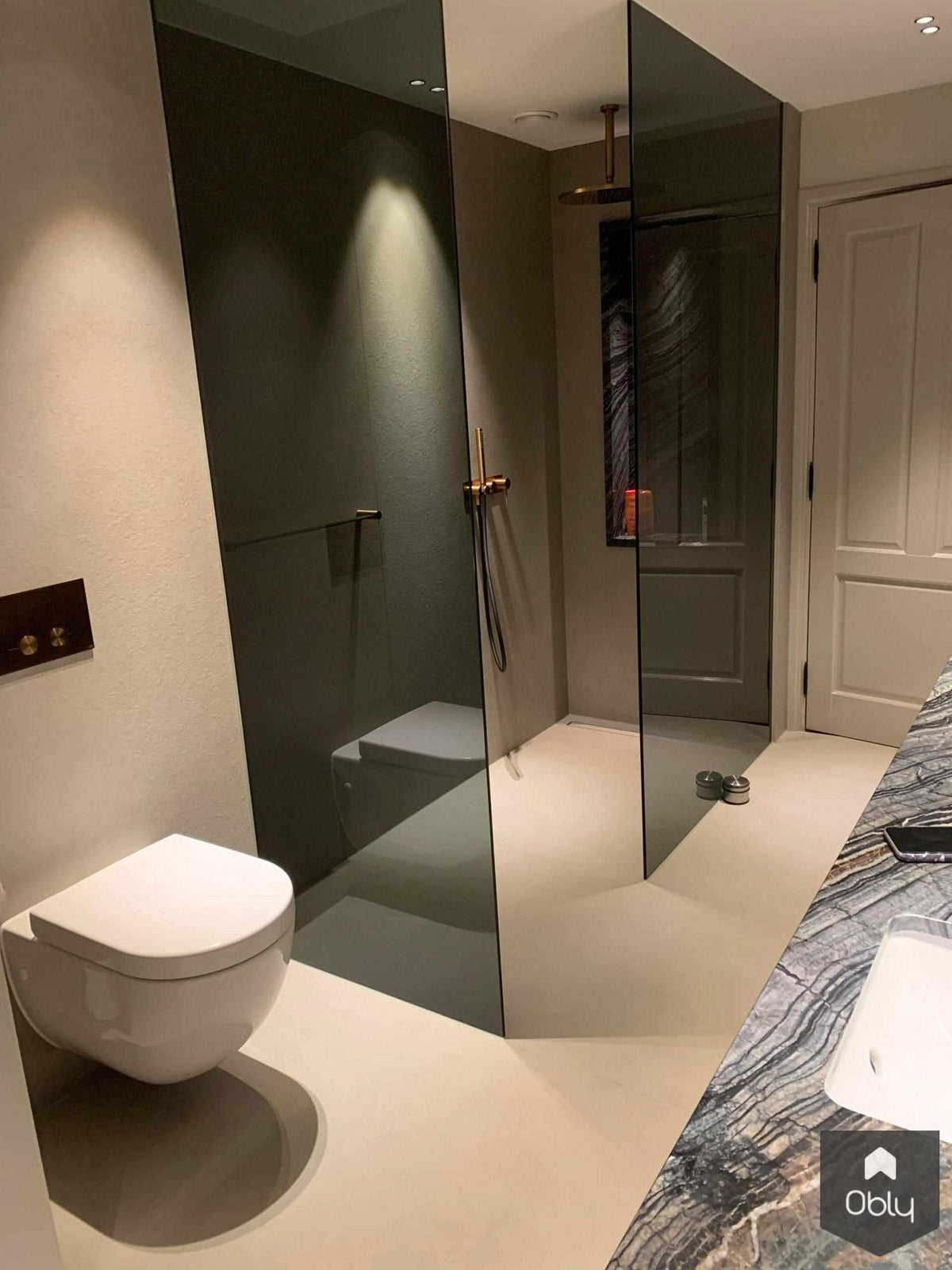 Grote keramische tegels in badkamer-MoreFloors-alle,Badkamer,exterieur tegel design,interieur badkamer keramische tegels,interieur badkamer natuursteen look tegels,keuken keramische tegels modern,woonkamer keramische vloer design-OBLY