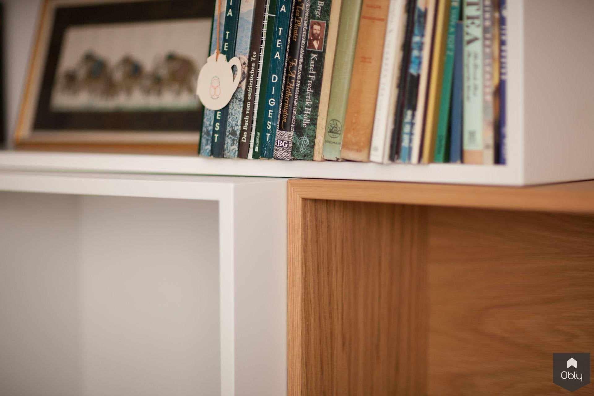 Hoge eiken fineer boekenkast-Berka Interieurbouw en Meubelmakerij-alle,Entree hal trap-OBLY