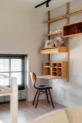 Hoge keuken verbonden met woonkamer-Huisvanbinnen-design meubels interieur,hoge keuken woonkamer,Keuken,lichte keuken inspiratie,maatwerk stalen trap,minimalistisch interieurdesign,moderne woonkeuken,open leefruimte,verbonden woonkamer keuken,witte houtlook keuken-Hoge keuken verbonden met woonkamer-OBLY