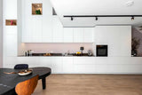 Hoge keuken verbonden met woonkamer-Huisvanbinnen-design meubels interieur,hoge keuken woonkamer,Keuken,lichte keuken inspiratie,maatwerk stalen trap,minimalistisch interieurdesign,moderne woonkeuken,open leefruimte,verbonden woonkamer keuken,witte houtlook keuken-Hoge keuken verbonden met woonkamer-OBLY
