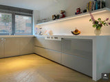 Hoogglans grijze keuken met Corian werkblad-Keukenarchitectuur Midden Brabant-alle,Keuken-OBLY