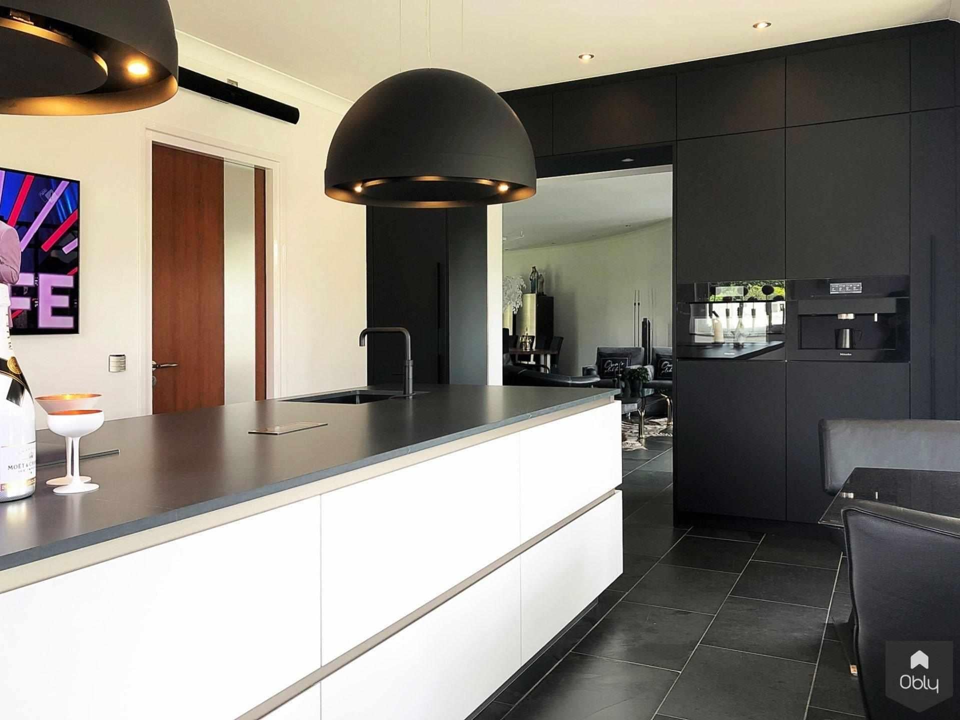 Hoogglans lak witte keuken in greeploos design-Keukenarchitectuur Midden Brabant-alle,Keuken-OBLY