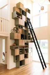 Houten hoge vakkenkast-Hout en Vorm-Woonkamer-Hoge houten vakkenkast-OBLY