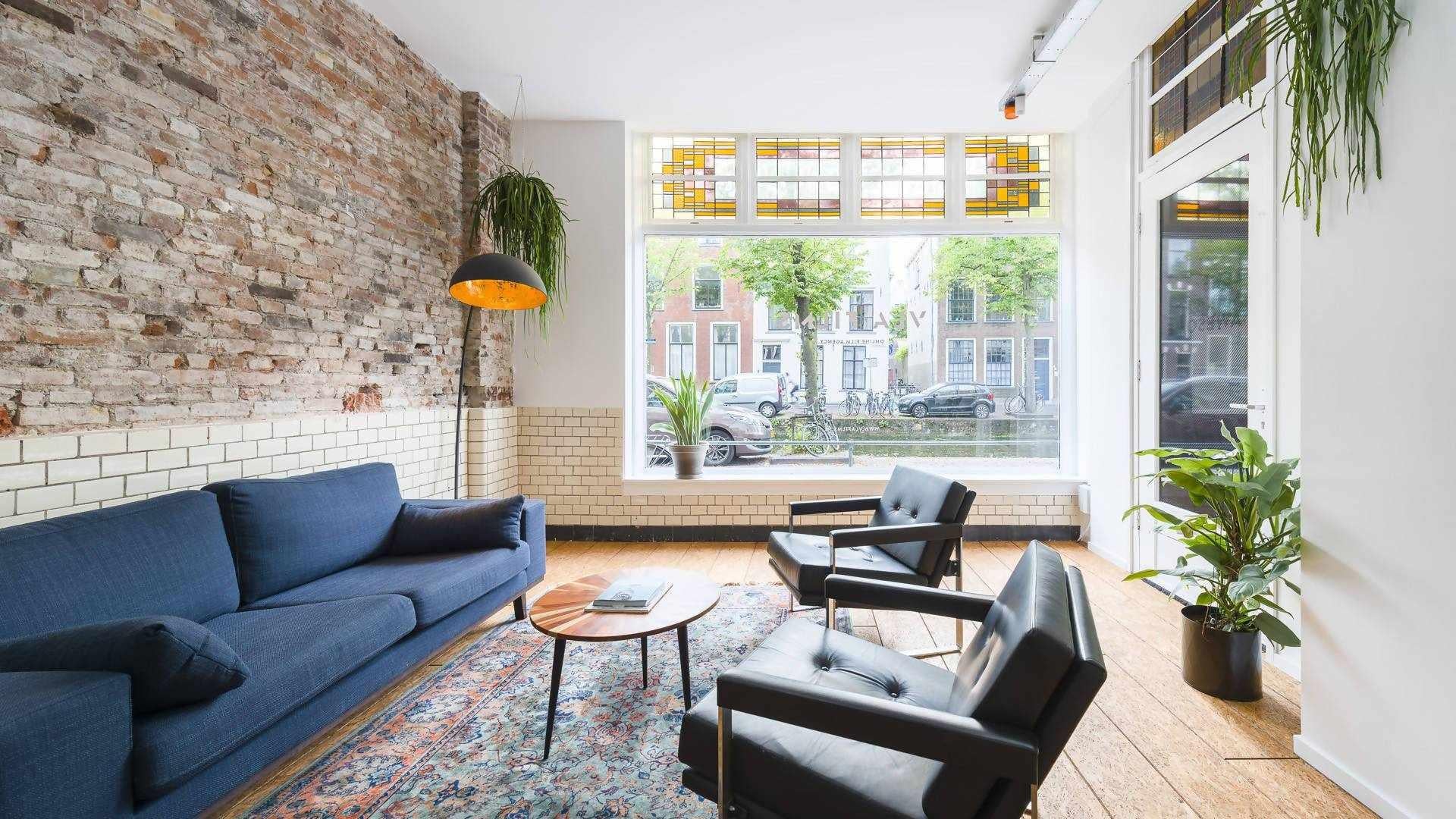 Inspirerende werkruimte-D11 Architecten-bakstenen muur,industriële stijl,karakteristiek interieur,open ruimte,renovatie,werkruimte,Woonkamer-Transformatie inspirerende werkruimte-OBLY