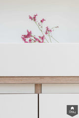 Interieur jaren 30 woning met houten meubelen-Content Traprenovatie-alle,Woonkamer-OBLY