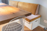 Interieur jaren 30 woning met houten meubelen-Content Traprenovatie-alle,Woonkamer-OBLY