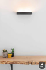 Interieur jaren 30 woning met houten meubelen-Content Traprenovatie-alle,Woonkamer-OBLY