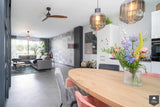 Interieur, maatwerk en verlichting voor stadsvilla-Interior Styling by Madeleine-alle,Keuken-OBLY