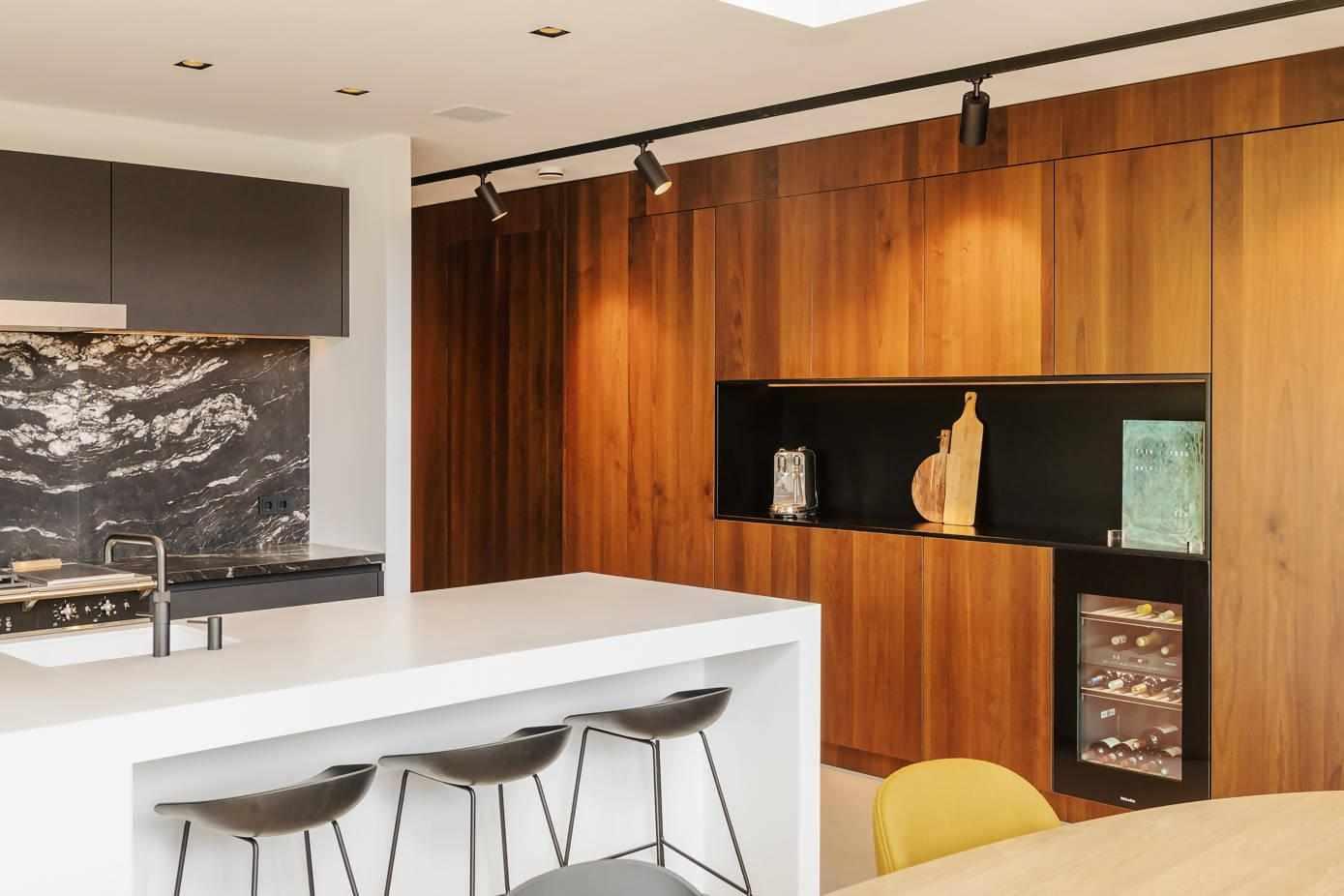 Interieurontwerp van moderne villa-Jolanda Knook Interieurvormgeving-Interieurontwerp,Luxe interieur,Minimalistisch interieur,Walnoot hout,woonkamer-Interieurontwerp van moderne villa-OBLY