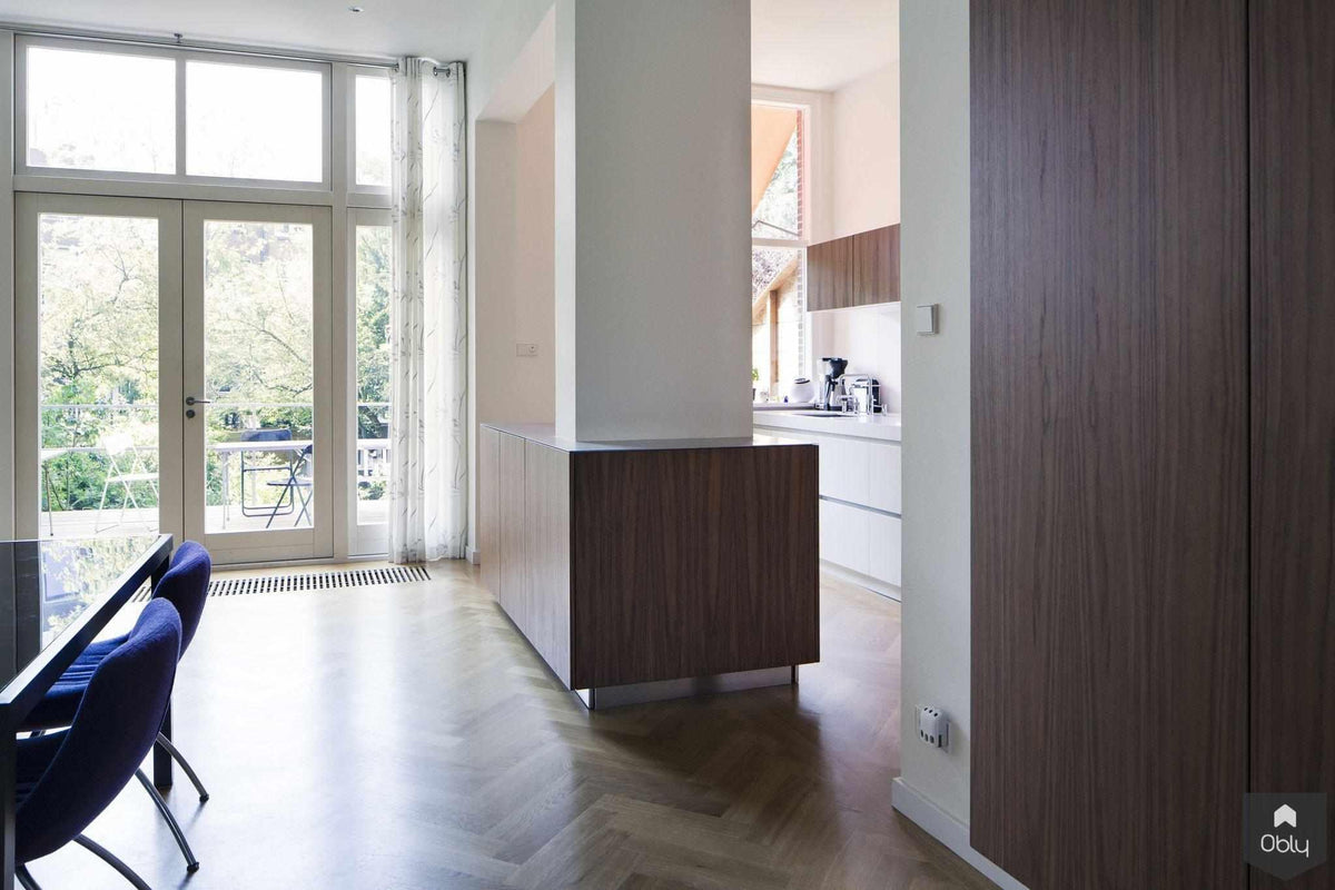 Keuken betrekken bij woonkamer-Voorwinde Architecten-alle,daglicht,design,doorbraken,hout,jaren 1900 woning,Keuken,leefruimte,moderne afwerking,open keuken,renovatie,rvs,woonkeuken-OBLY