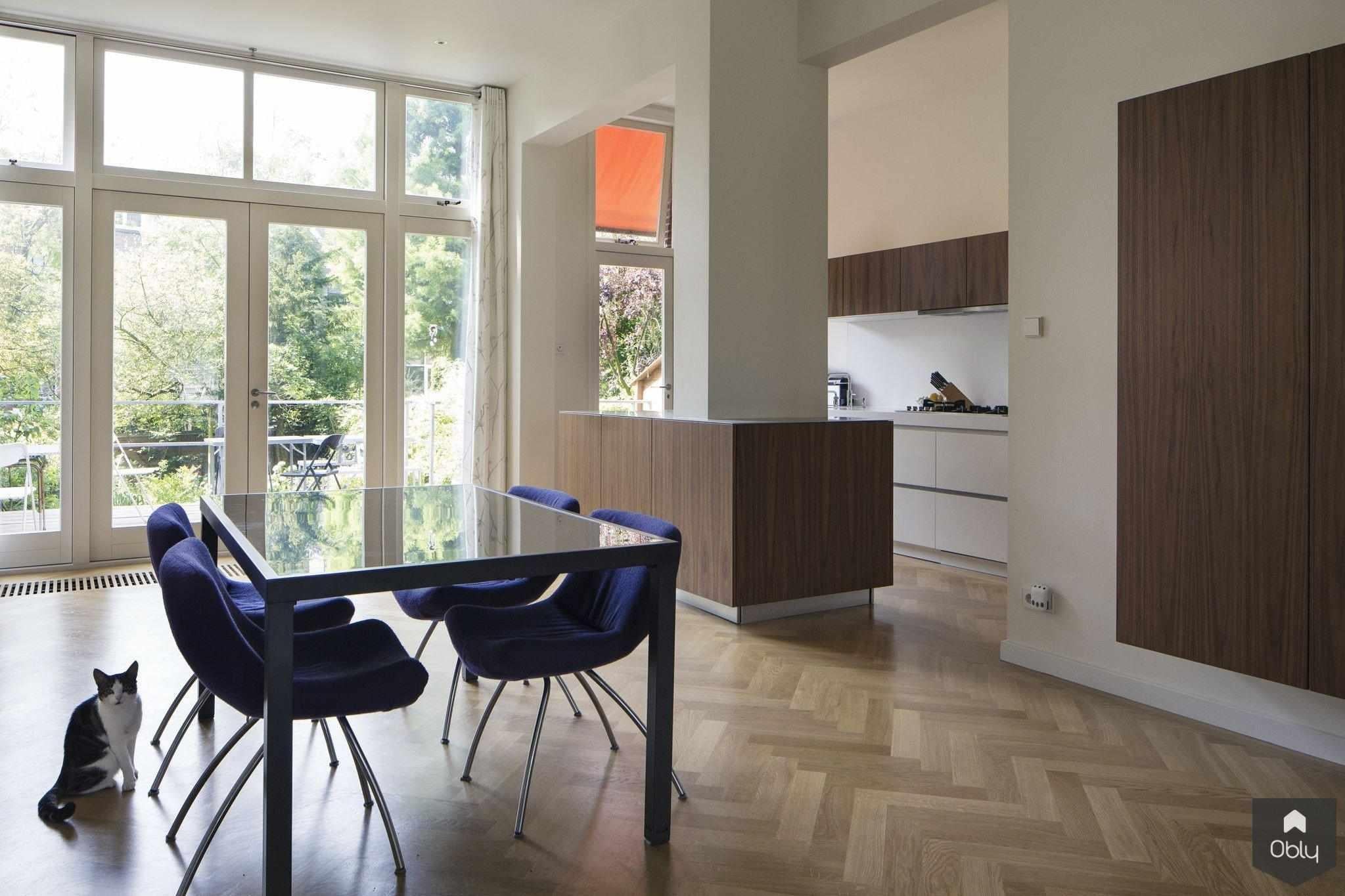 Keuken betrekken bij woonkamer-Voorwinde Architecten-alle,daglicht,design,doorbraken,hout,jaren 1900 woning,Keuken,leefruimte,moderne afwerking,open keuken,renovatie,rvs,woonkeuken-OBLY