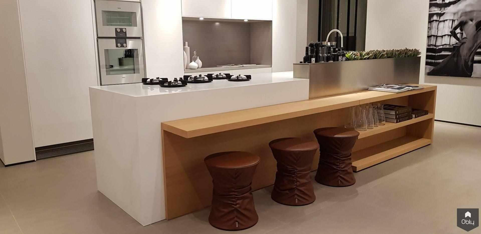 Keuken met Corian eilandblad en houten zitgedeelte-Cora Techniek-alle,Corian kookeiland,Keuken,keuken met houten zitgedeelte,keuken met PIT Cooking,keuken met Quooker en kruidenbak,luxe designkeuken,maatwerk keuken met kookeiland,moderne leefkeuken,naadloos Corian werkblad,witte keuken met hout-Keuken met Corian eilandblad en houten zitgedeelte | OBLY.com-OBLY