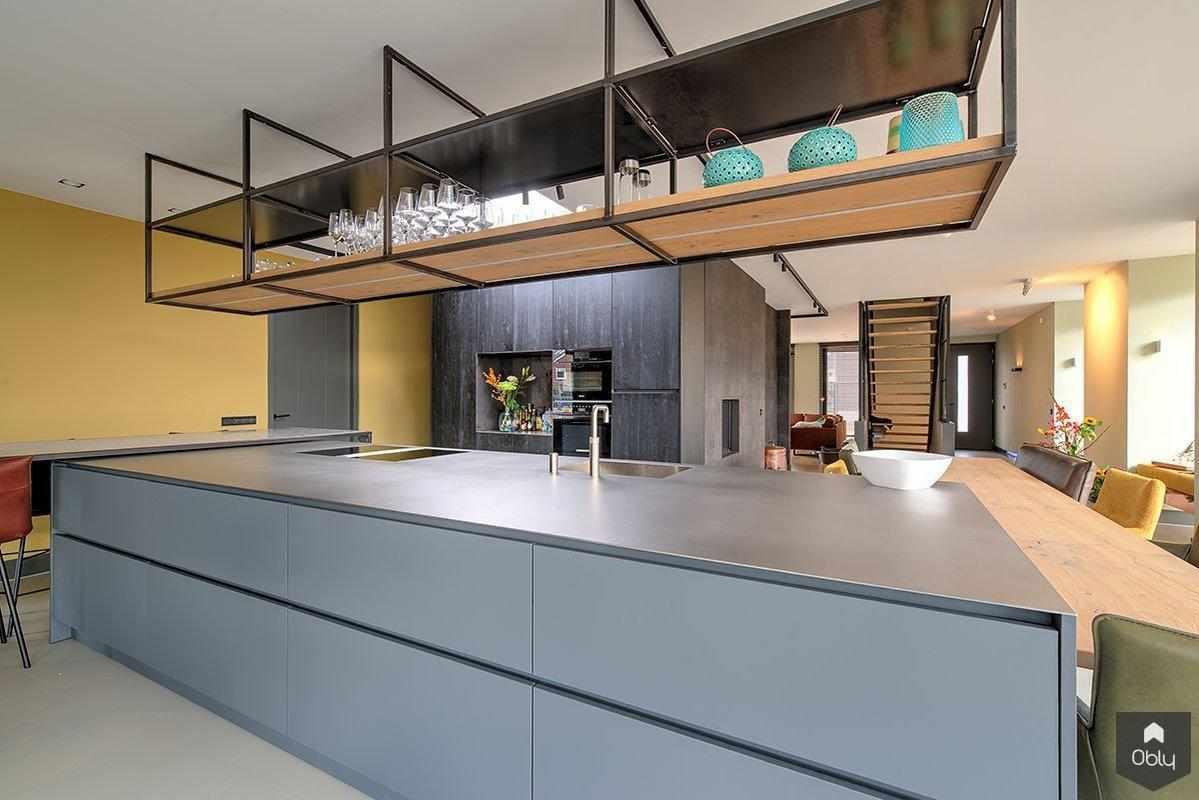 Keuken met geïntegreerde tafel en blauwstaal-Dosis Keuken & Interieur-alle,Keuken-OBLY