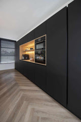 Keuken met mat zwarte hoge kastenwand-Ergoform-alle,Keuken,Woonkamer- Keuken met mat zwarte hoge kastenwand -OBLY