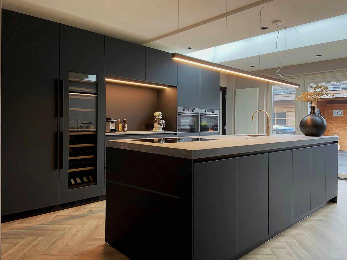 Keukenontwerp met zwarte afwerking-Keukenarchitectuur Midden Brabant-keuken-Keukenontwerp zwarte afwerking -OBLY
