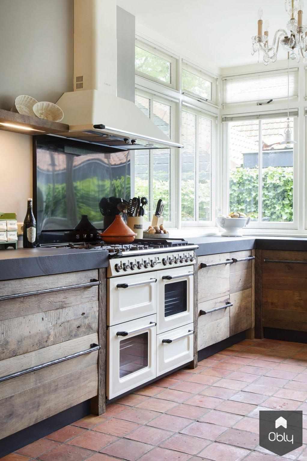 Klassieke landelijke keuken met hergebruikt hout en maatwerk-Restyle-XL-alle,Keuken-OBLY