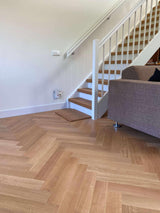 Klassieke visgraat vloer met band-The Flooring Company-alle,Houten vloer,Parketvloer,Visgraat vloer,Zolder-Sfeervolle en Klassieke visgraat vloer uitgevoerd met band -OBLY