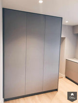 Kleedkamer met vaste garderobekasten en ladekasten-Bjorn Interieurontwerp & Realisatie-alle,Slaapkamer-OBLY